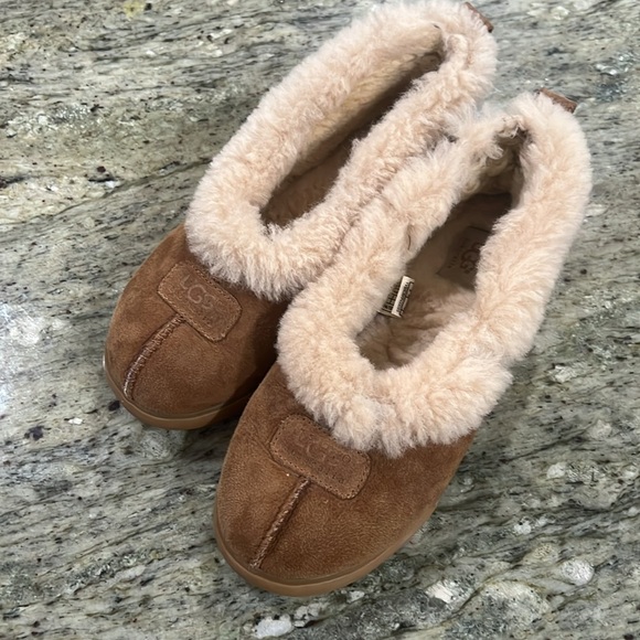 Ugg Moccasin Slippers #1871 Women's Sheepskin tan size 40/us 9 - Picture 2 of 6